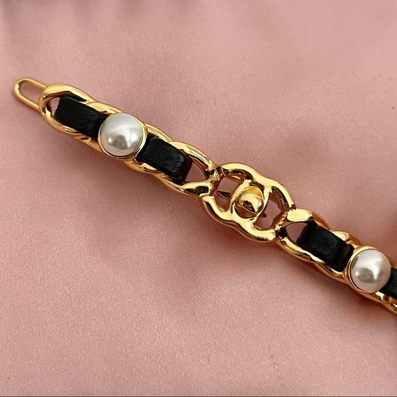 [BNIB] CHANEL - 20A CC Turnlock Chain Hair Clip Barrette - Picture 3 of 7